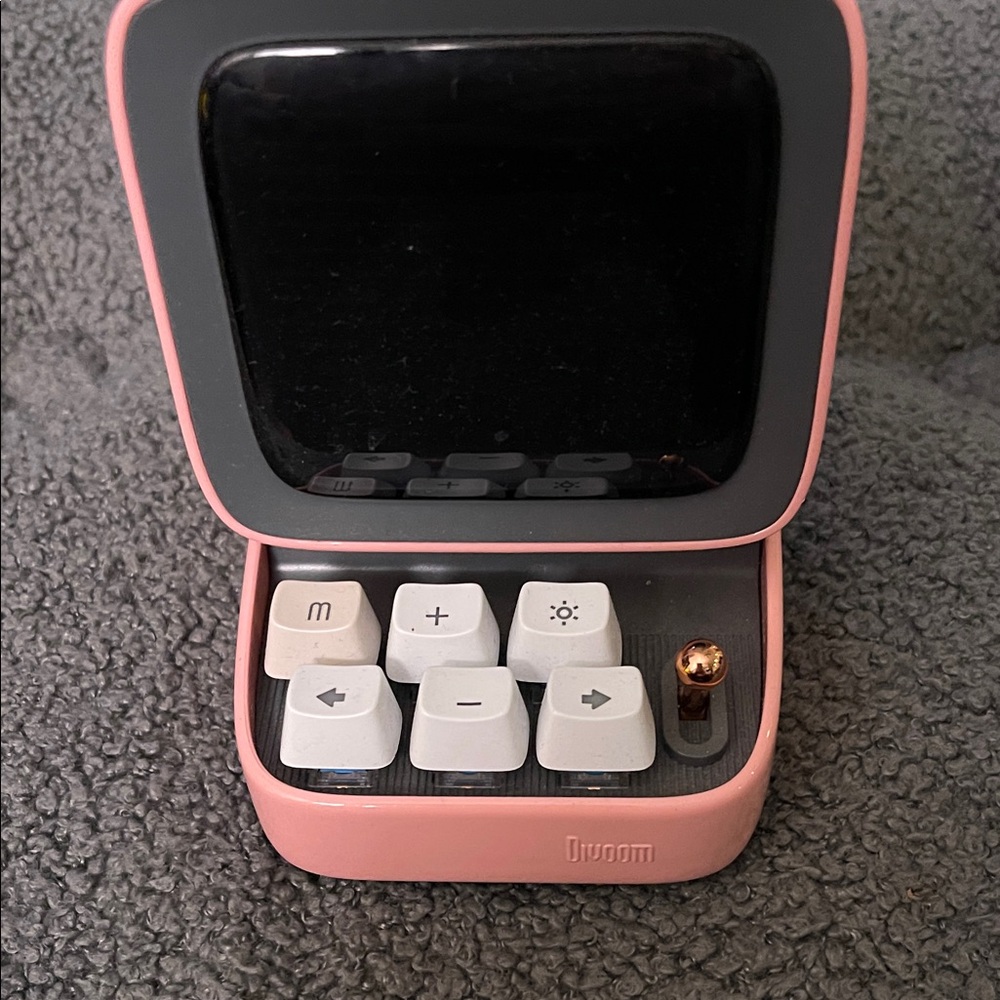 Pink Retro Portable Speaker